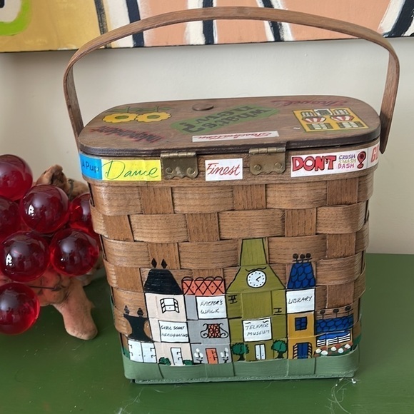 Vintage 🎉HP🎉basket handmade. Painted in Savannah GA - Picture 4 of 12